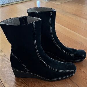 Nine West Black Ankle Booties with Contrast Stitching